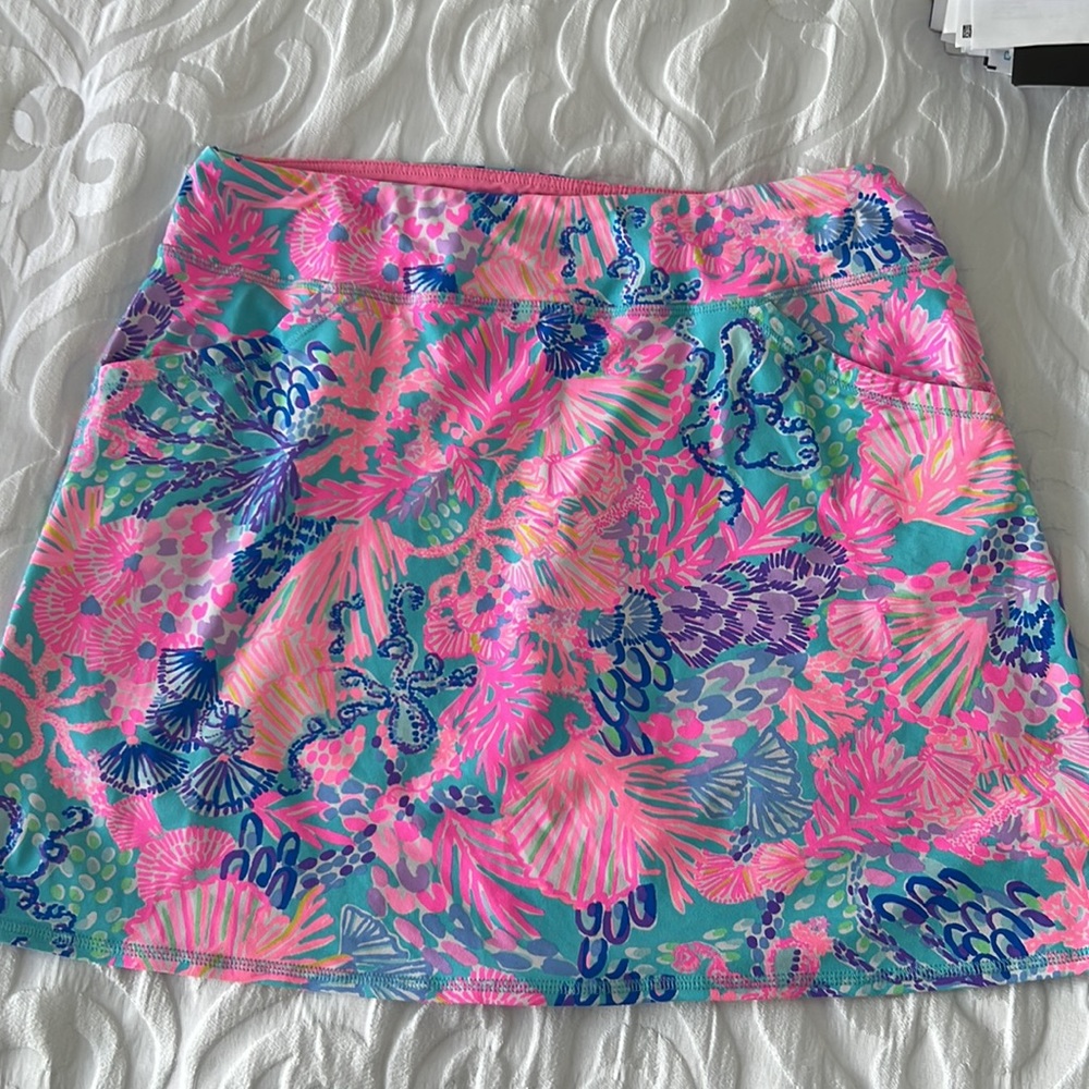 Lilly Pulitzer Lutzetic Skort with pockets in size Large.